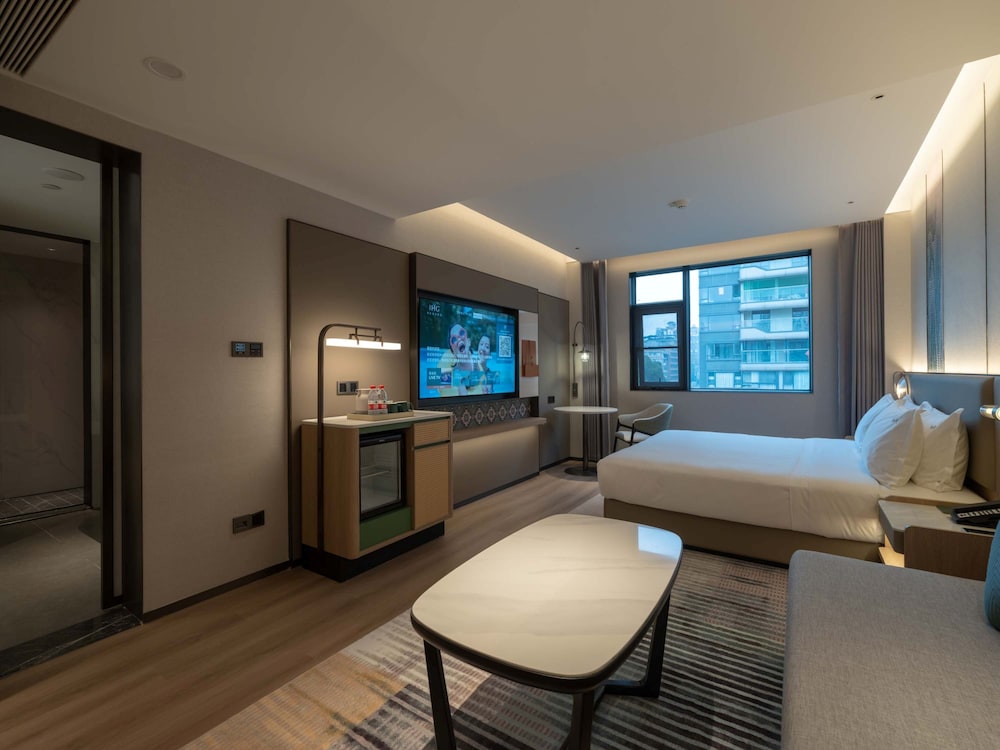 غرفة بريميوم بسرير كينج، Holiday Inn Guilin Qixing By IHG 2/4