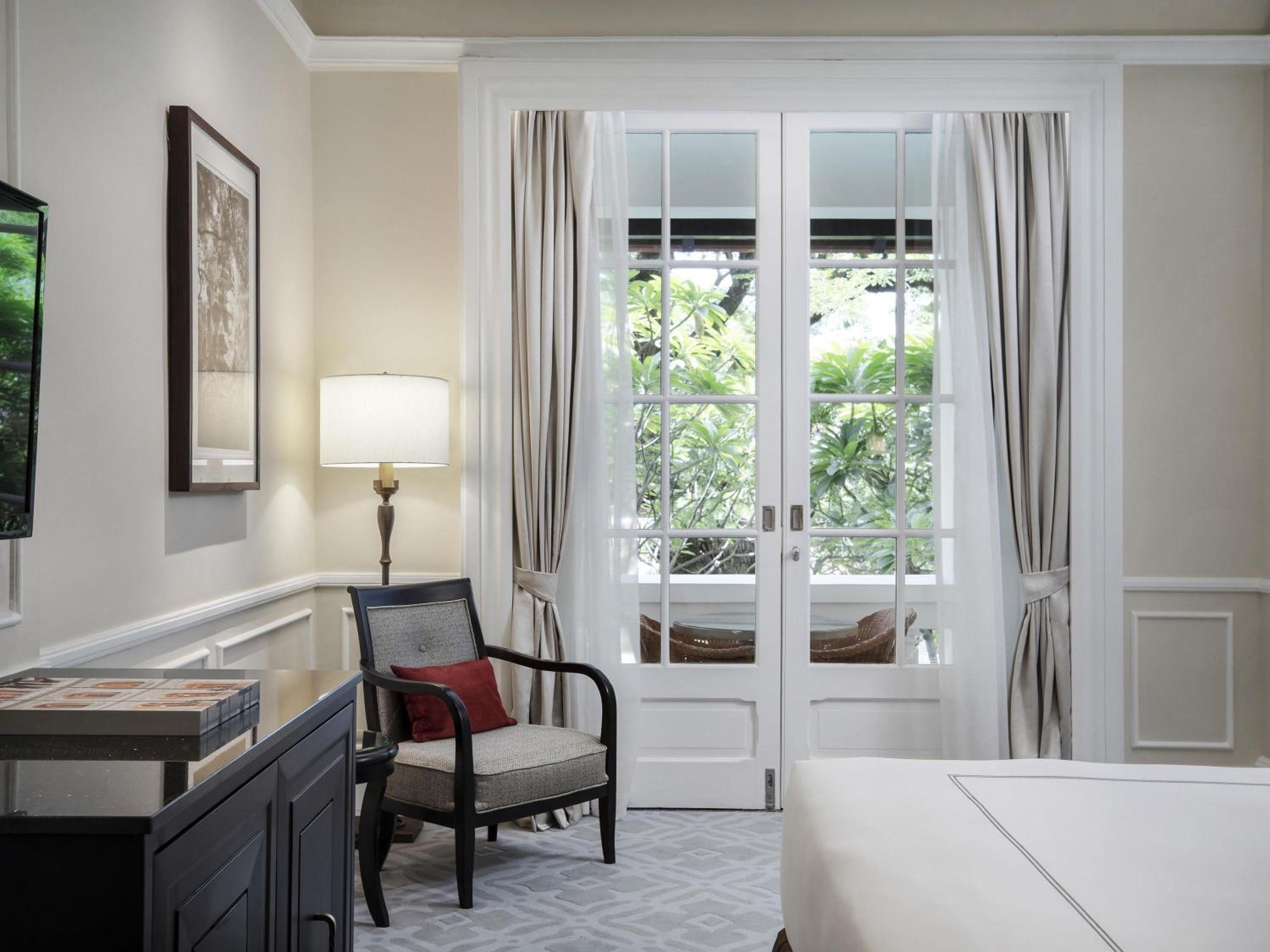 جناح تنفيذي بسرير كينج وسرير كوين، Raffles Hotel Le Royal 3/4