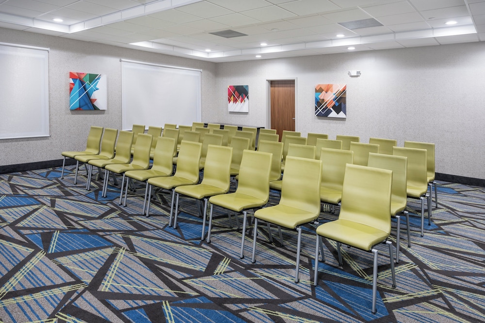 Holiday Inn Express & Suites Sugar Land SE - Missouri City 60/65