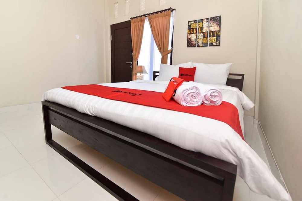 Reddoorz Plus Near Jalan Imam Bonjol Denpasar 10/28