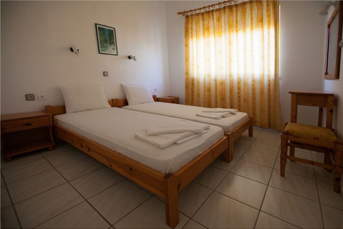 APARTMENT, 1 DOUBLE AND 1 SINGLE BED
