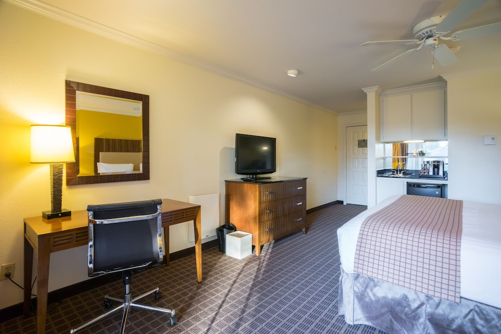 Half Moon Bay Lodge 22/59