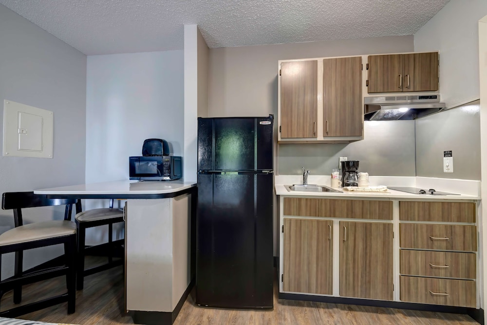 Studio6 Arlington, TX - South - Dallas 34/44