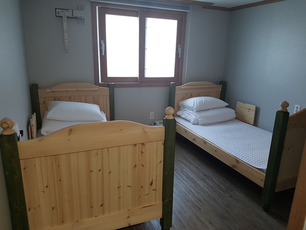 The View Hostel 6/27