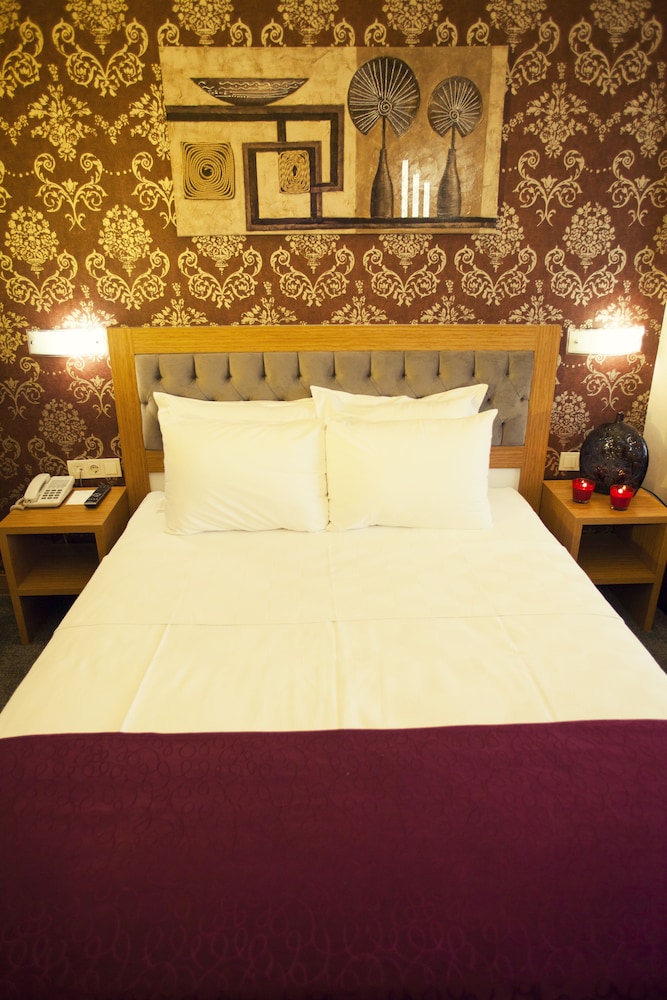 HELIKON BUSINESS HOTEL 13/35