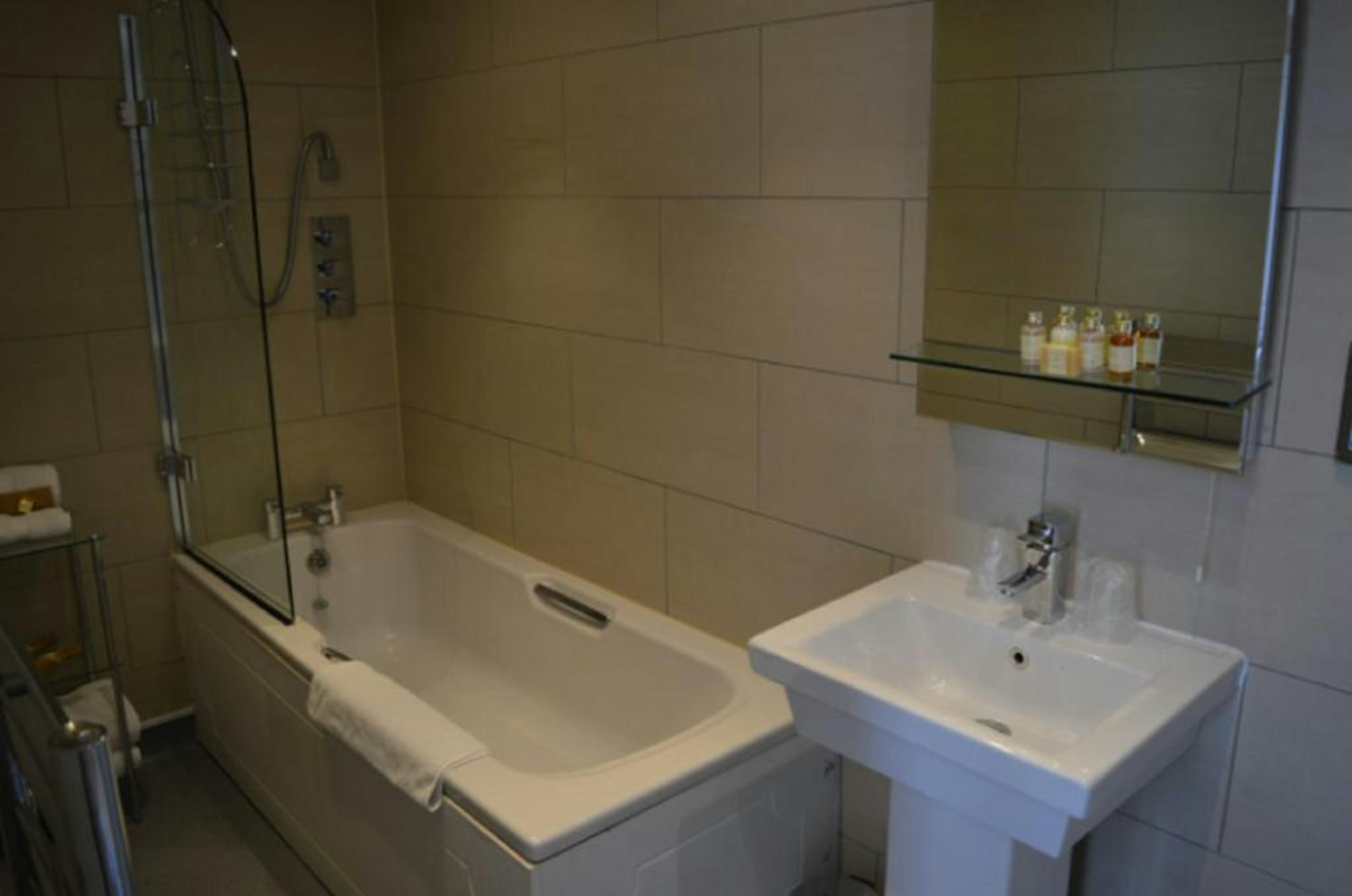 CBH Cliff Hotel 45/48