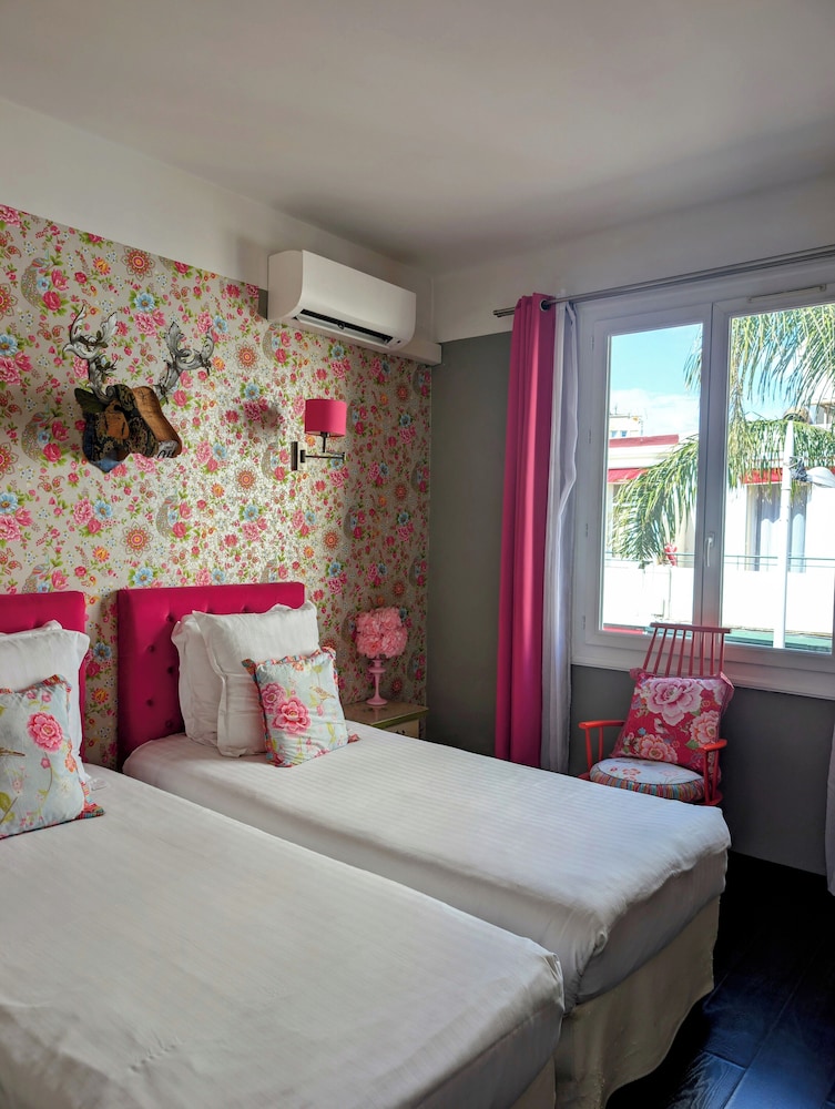 SUPERIOR, TWIN BEDS