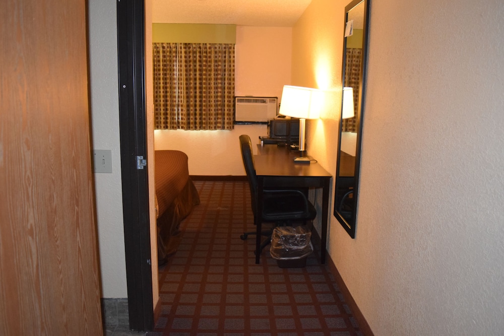 Super 8 By Wyndham Saginaw 18/35