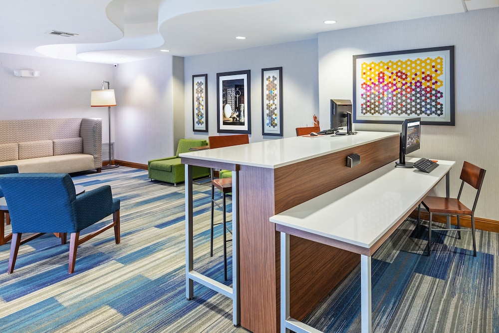 Holiday Inn Express Hotel Suites Hutto 59/72