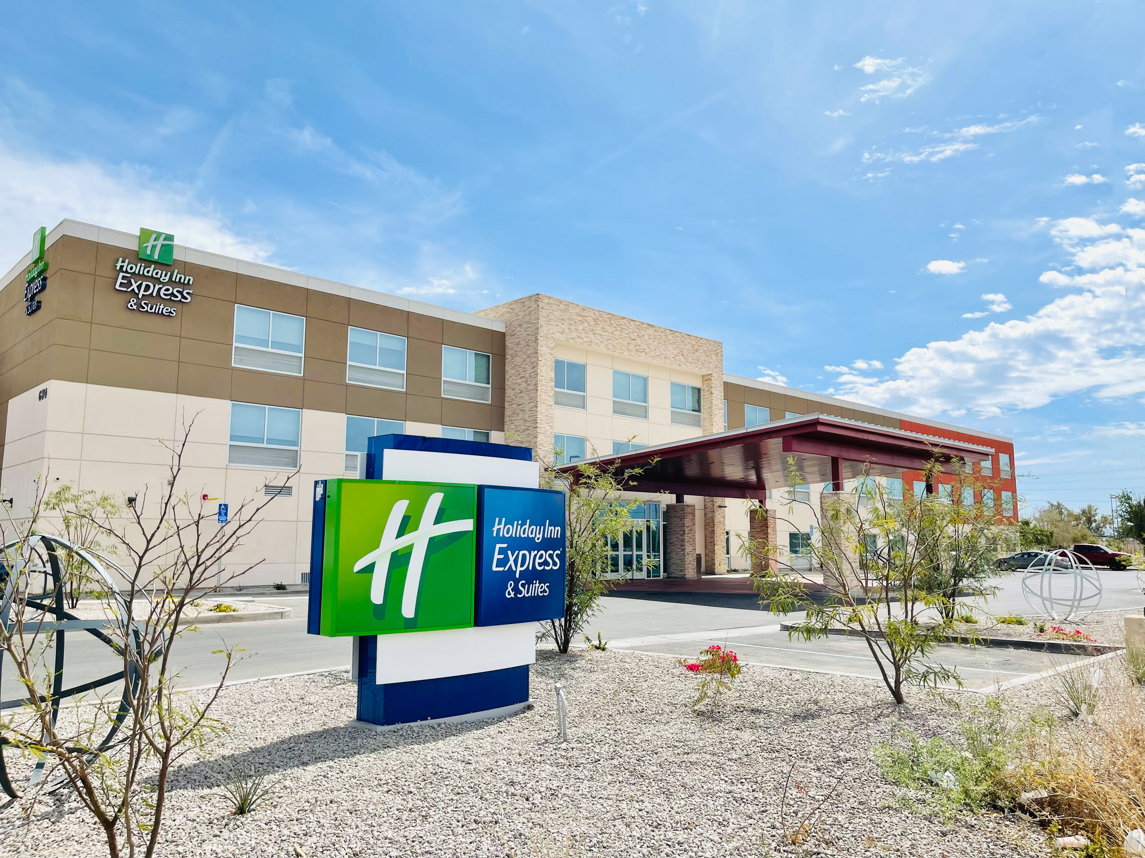 Holiday Inn Express and Suites Blythe 40/43