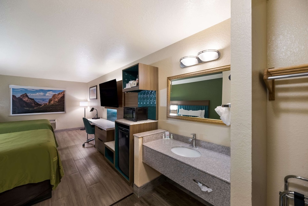 Quality Inn Alpine 30/33