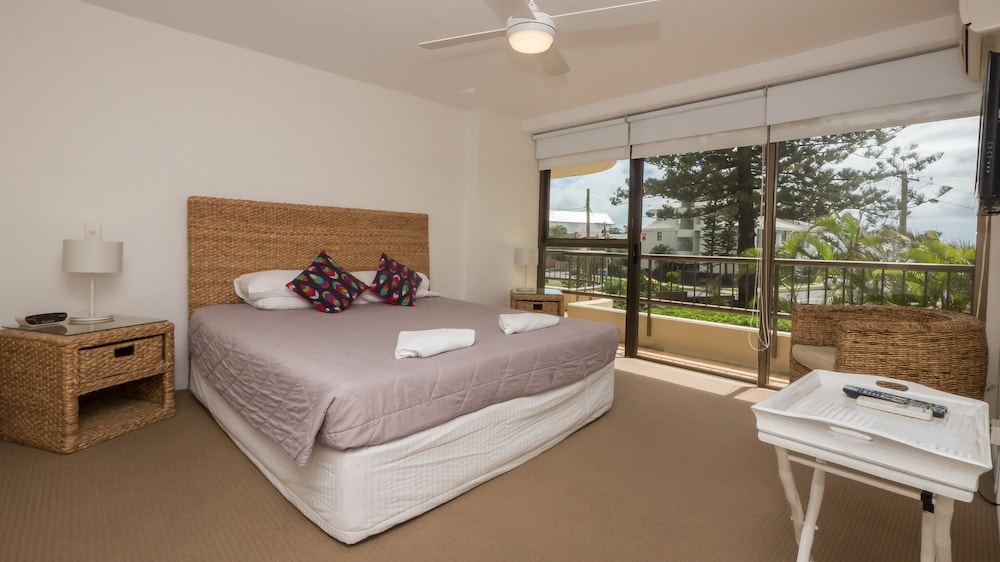 3 BEDROOMS, DELUXE, APARTMENT, GARDEN VIEW