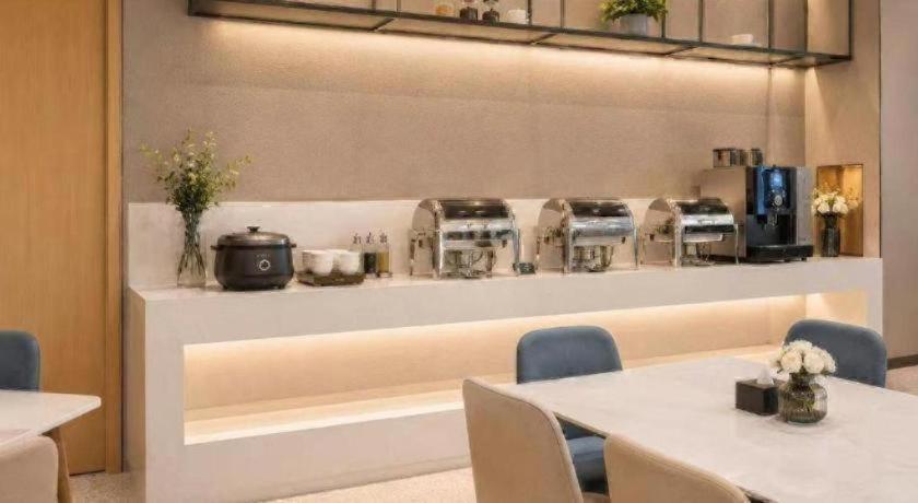 IU Hotels Wuhan Jianghan Road Metro Station 43/50