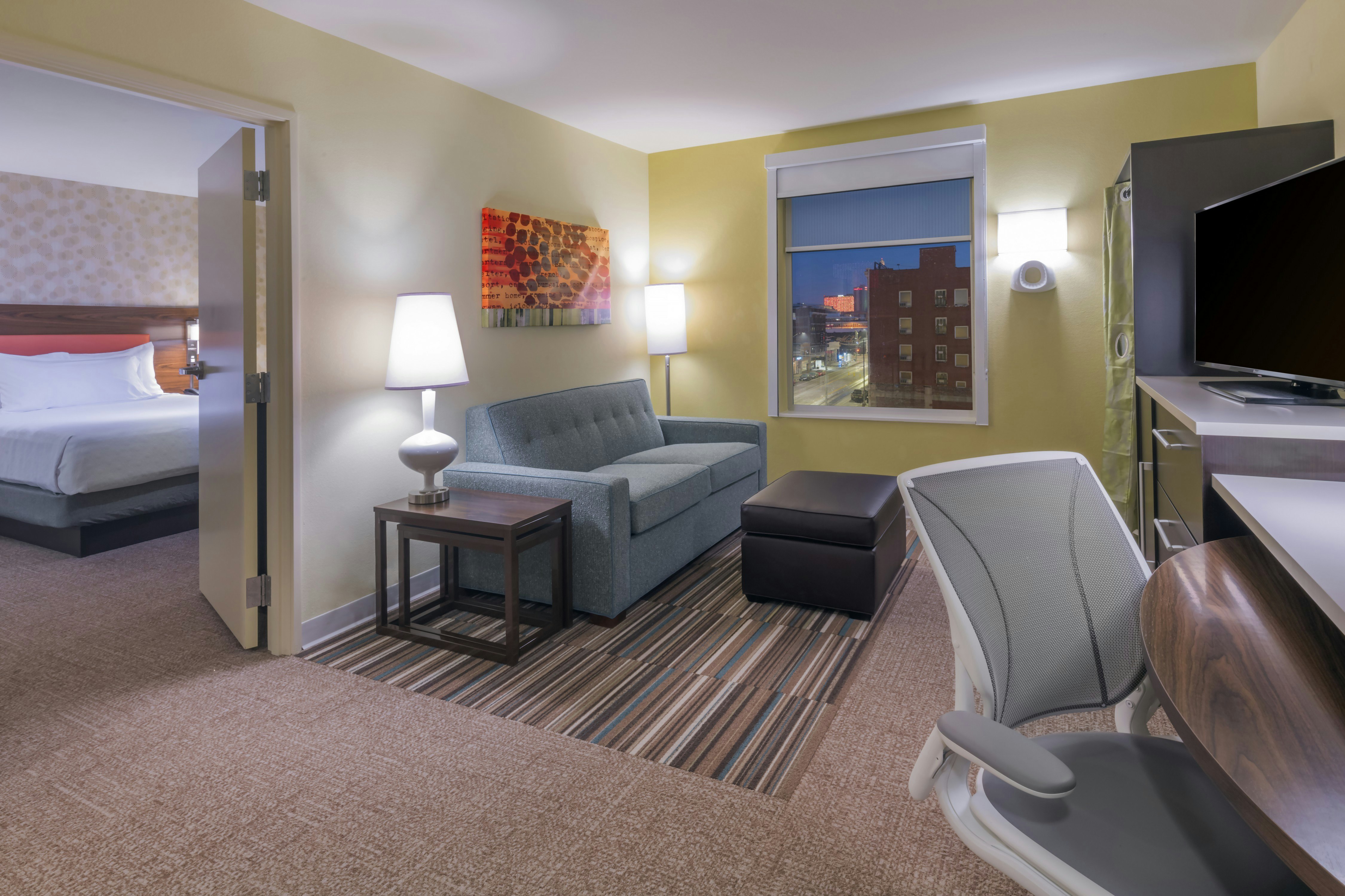 جناح بسرير كينج بشرفة بغرفة نوم واحدة، Home2 Suites Kansas City Downtown 2/3