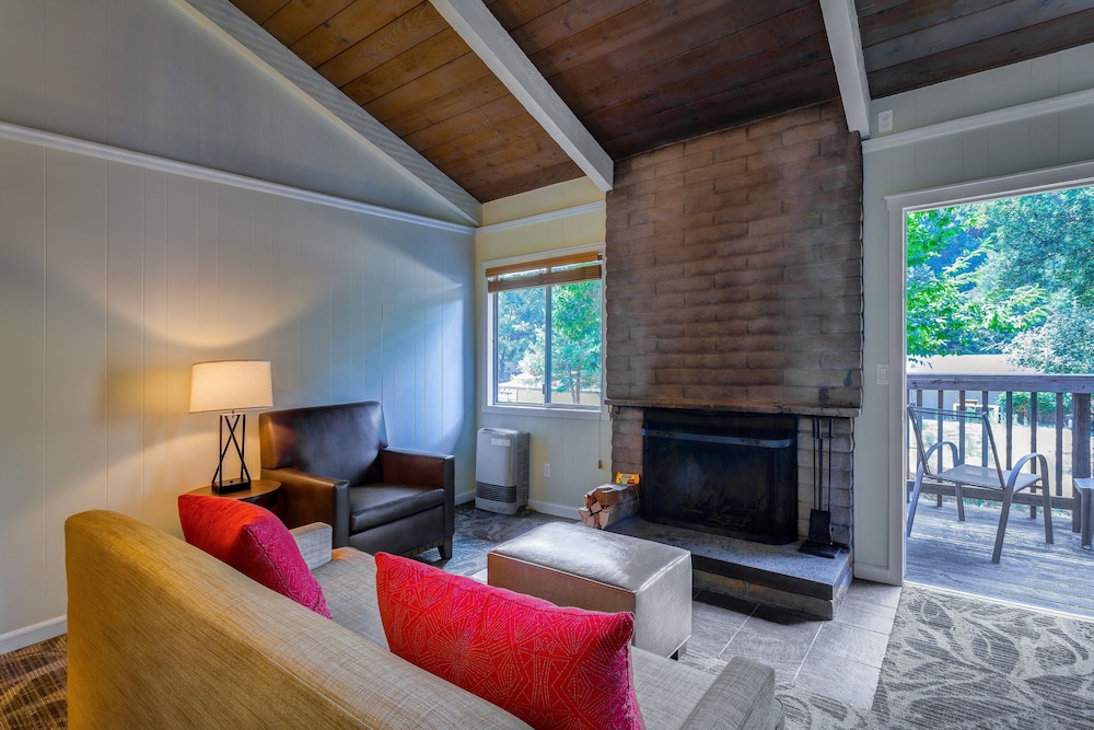 Big Sur Lodge 32/67