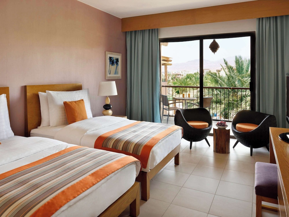 SUPERIOR, TWIN BEDS, POOL VIEW