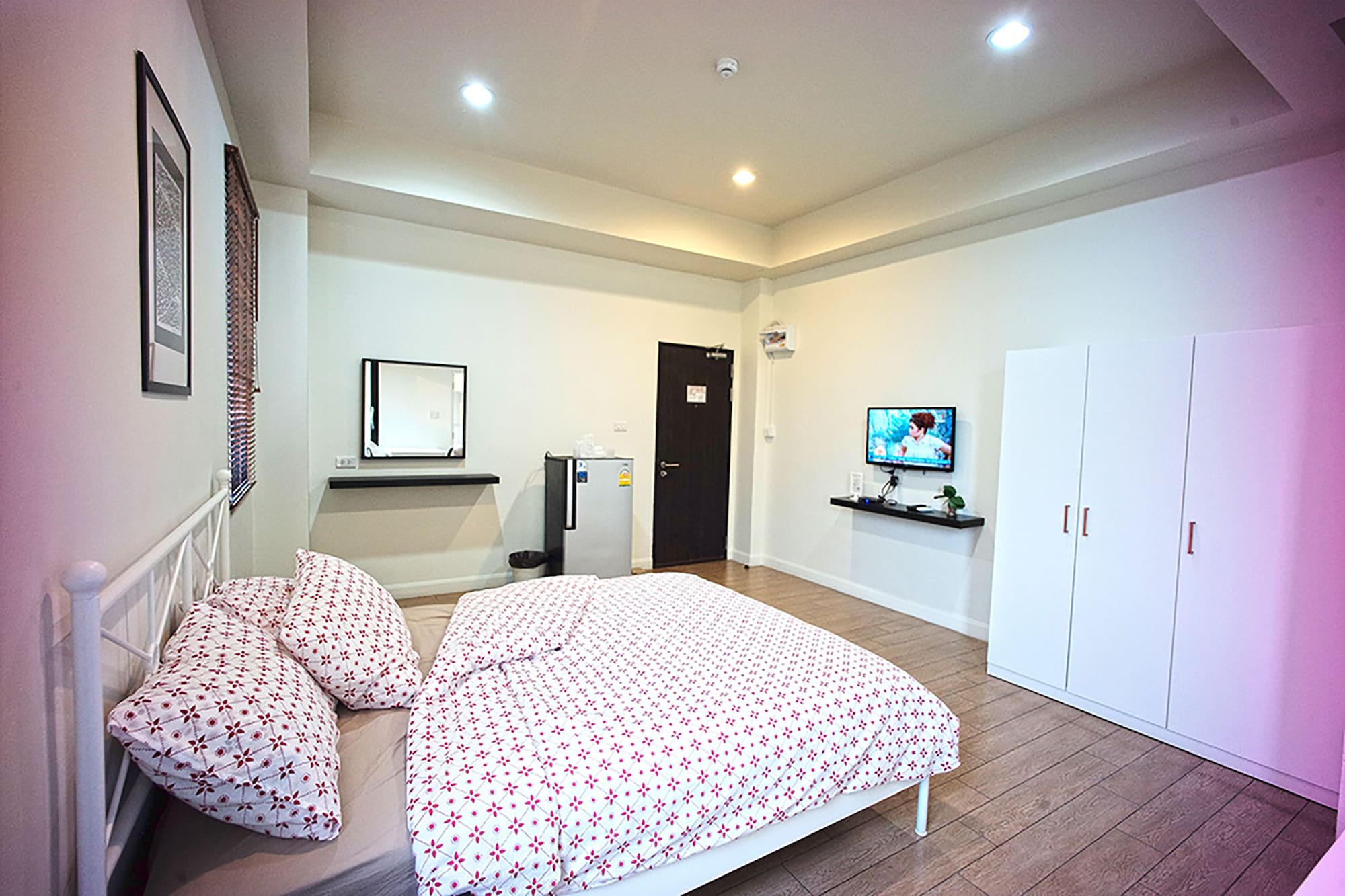استوديو بسرير كوين مع أريكة، 26 Bed And Coffee 4/9