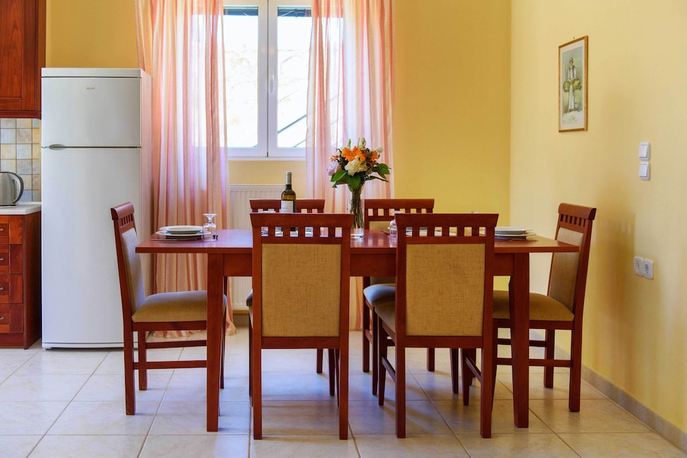 Villa Lemonia 33/50