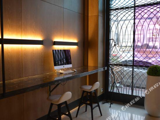 Yitel (Shanghai Caohejing Middle Ring Road Caobao Road) 44/46