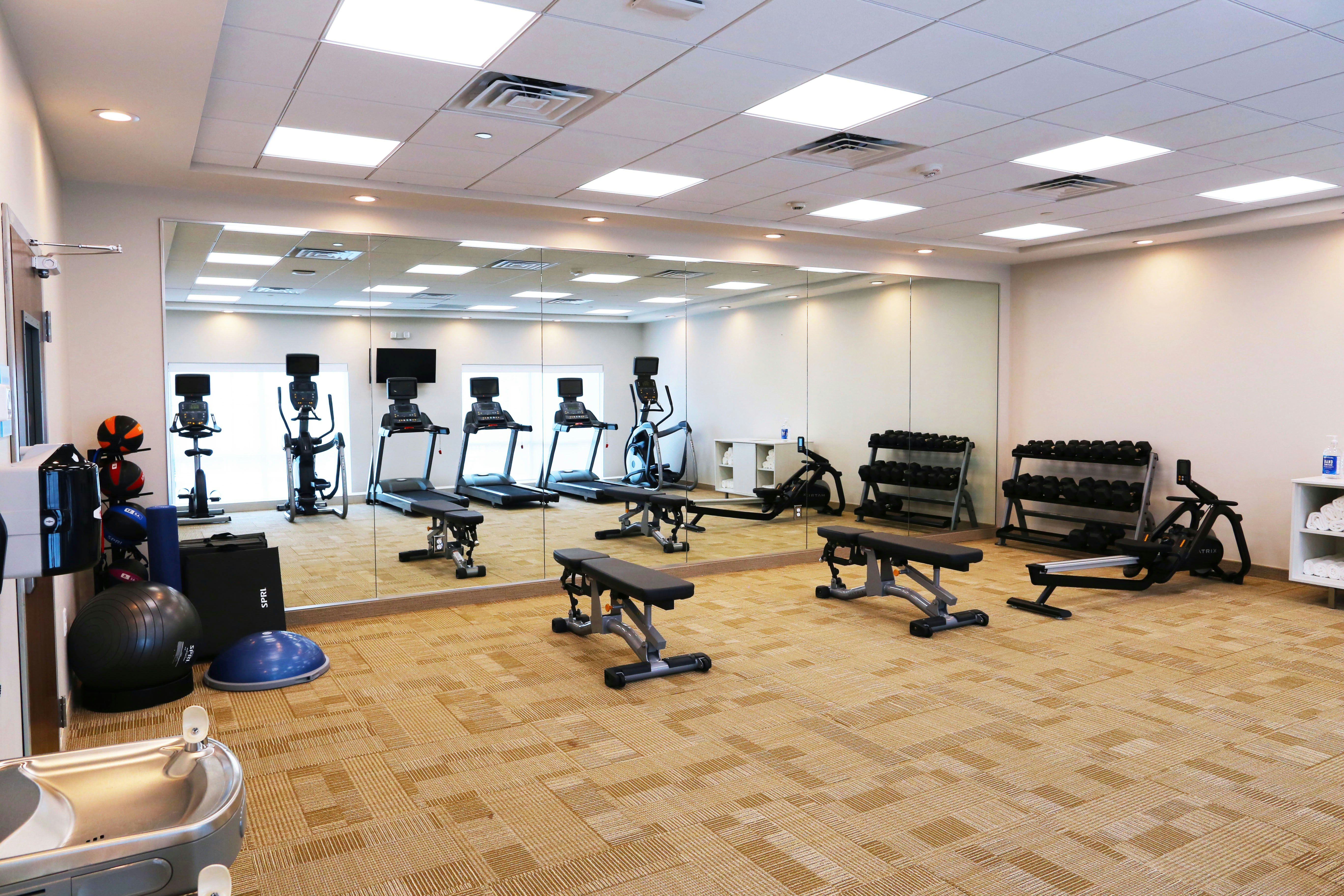 Holiday Inn Express Suites Houston Iah Beltway 8 44/65