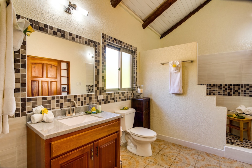 Mariposa Beach Suites 50/50