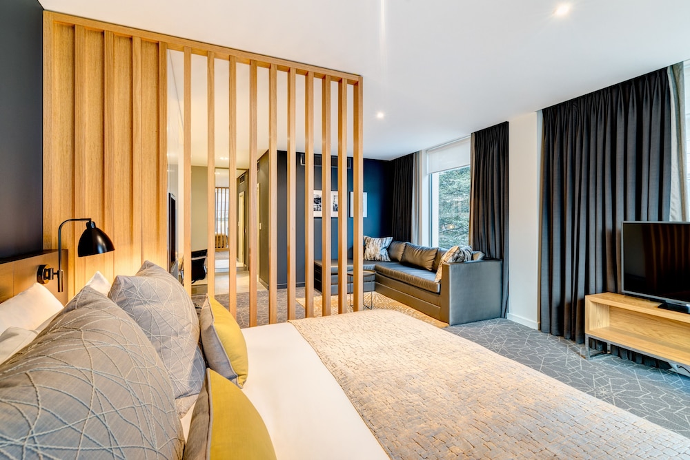 DELUXE, DOUBLE BED