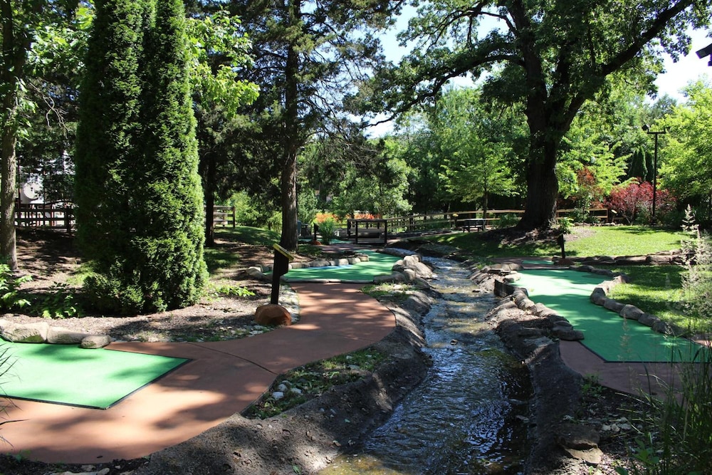 Grand Bear Resort at Starved Rock 24/57