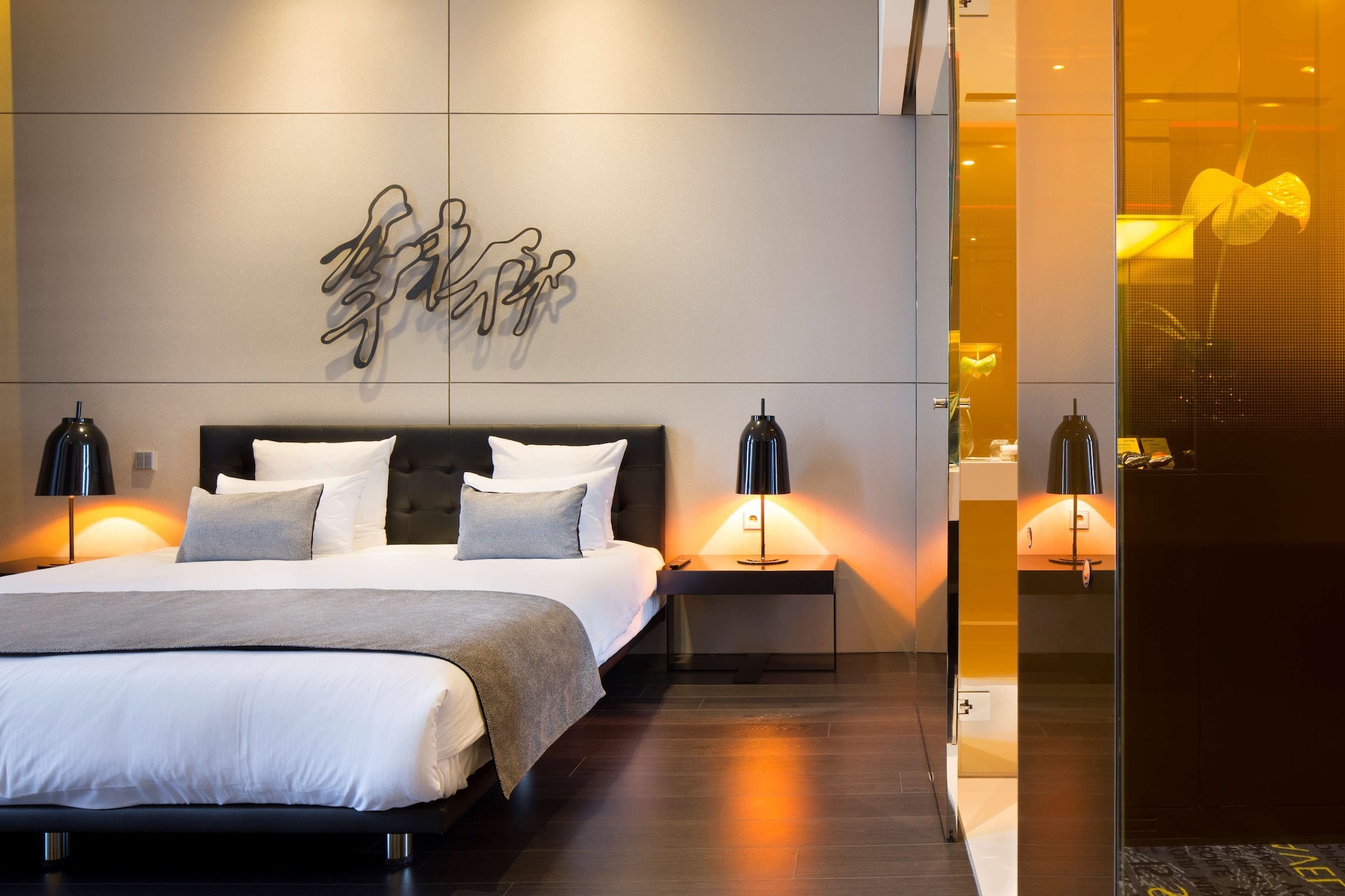 Art, Junior Suite, King Bed