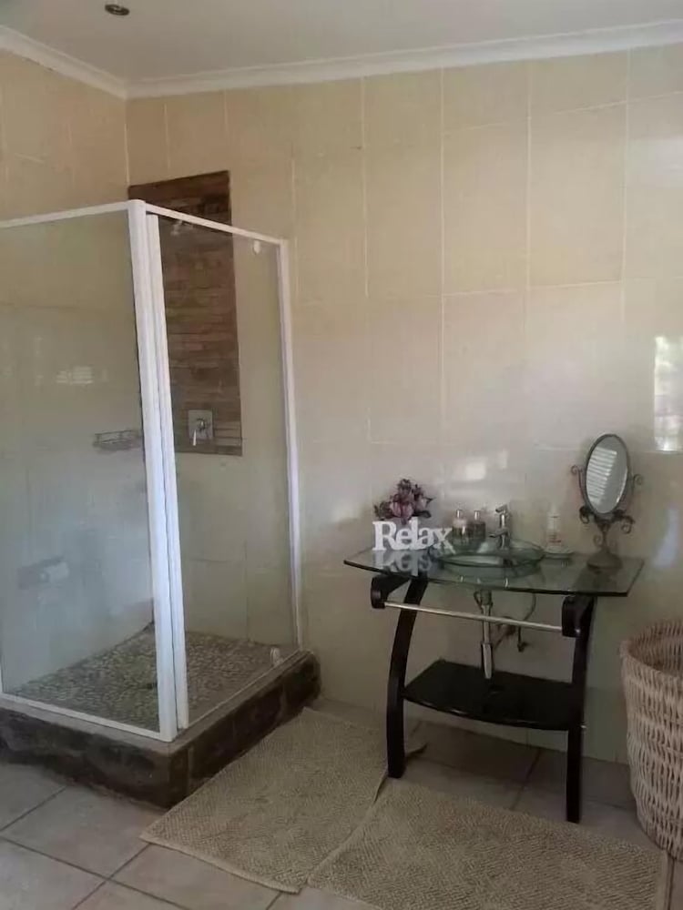 Town And Country Guest House 25/50