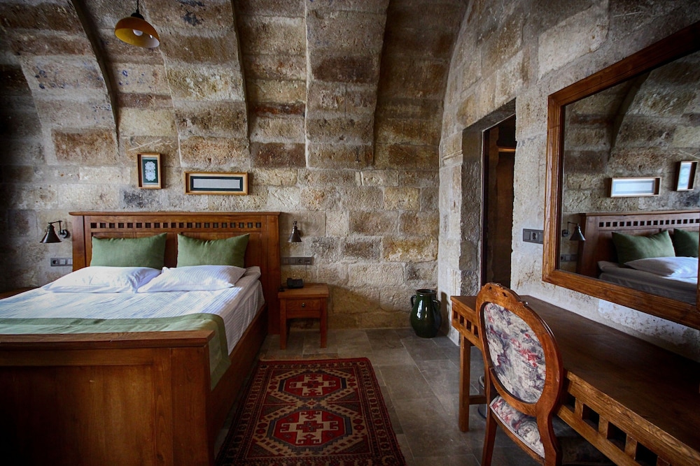 1811 Cave Hotel 16/50
