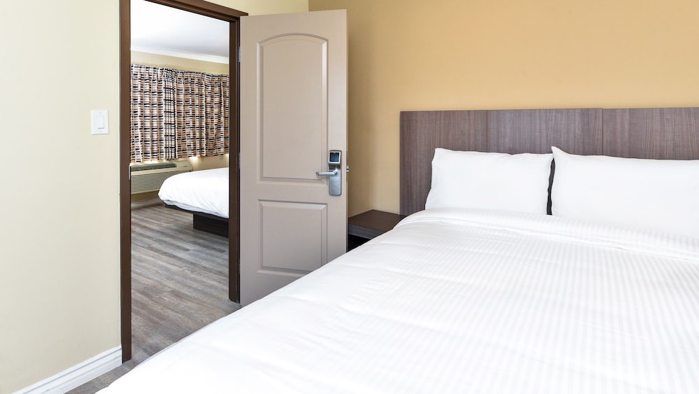 UPSTAIRS, SUITE, KING BED