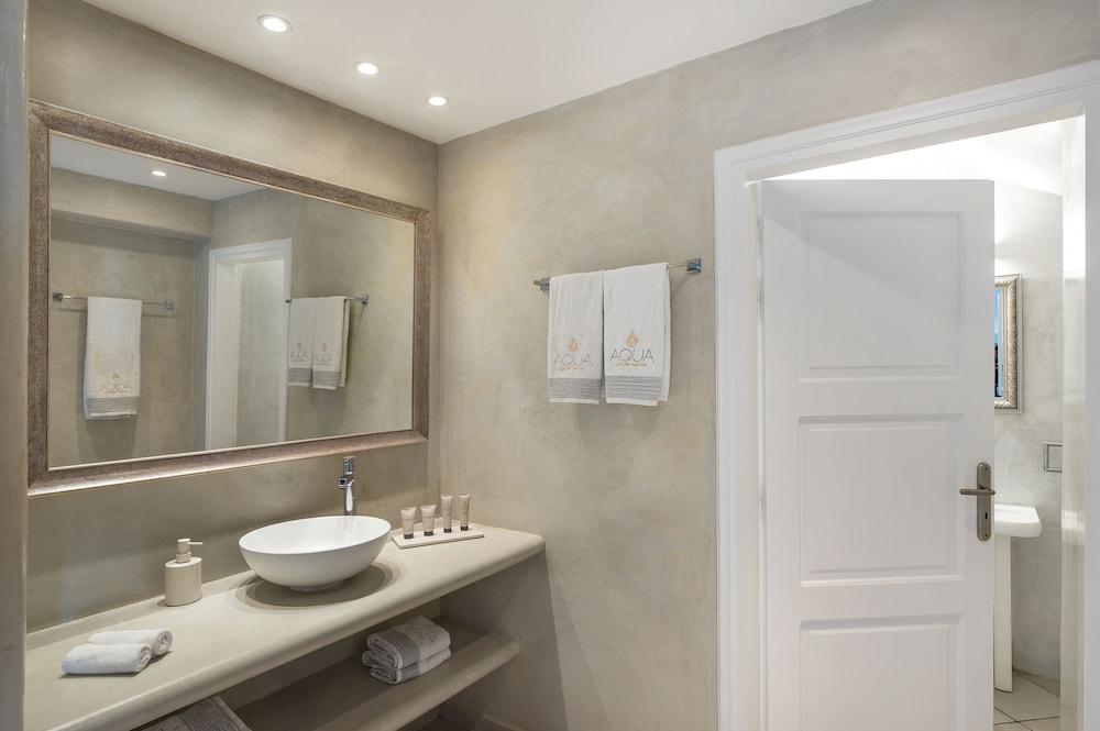 Aqua Luxury Suites 74/75