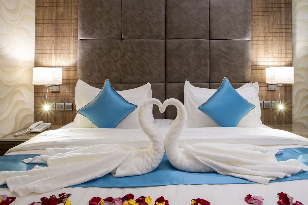 1 BEDROOM, CONNECTING, SUITE
