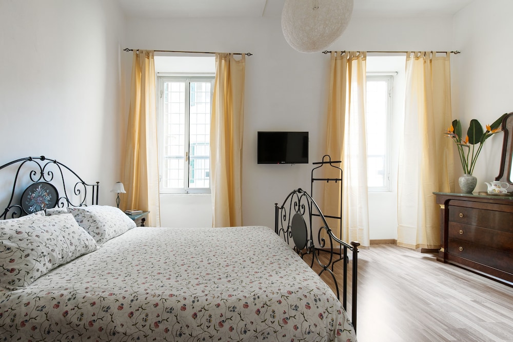 Rome Center Rooms 13/44