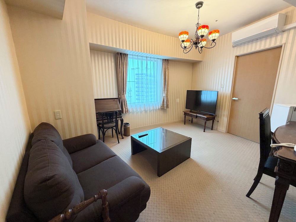 Shonan Kamakura Crystal Hotel 70/89