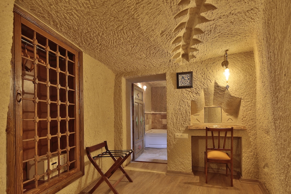 Jacob's Cave Suites 74/100
