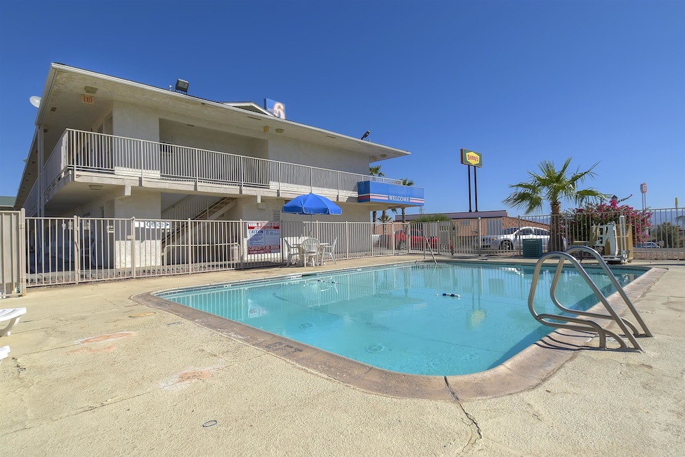 Motel6 Needles, CA 7/52