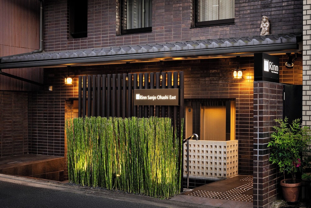 Rinn Sanjo Ohashi East 2/69