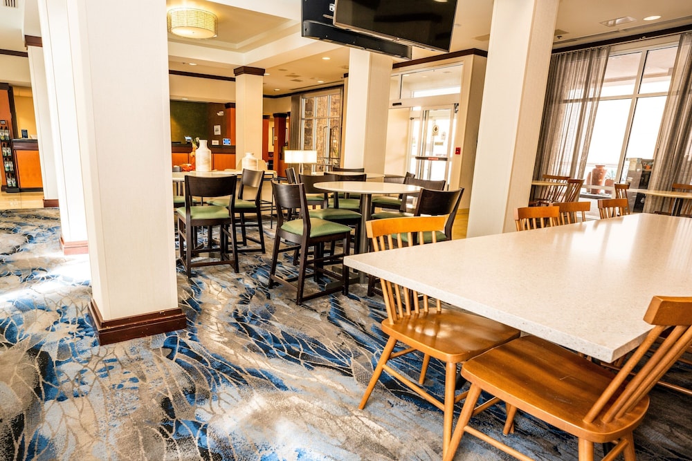 Fairfield Inn Suites San Antonio Downtown Alamo Plaza 39/50