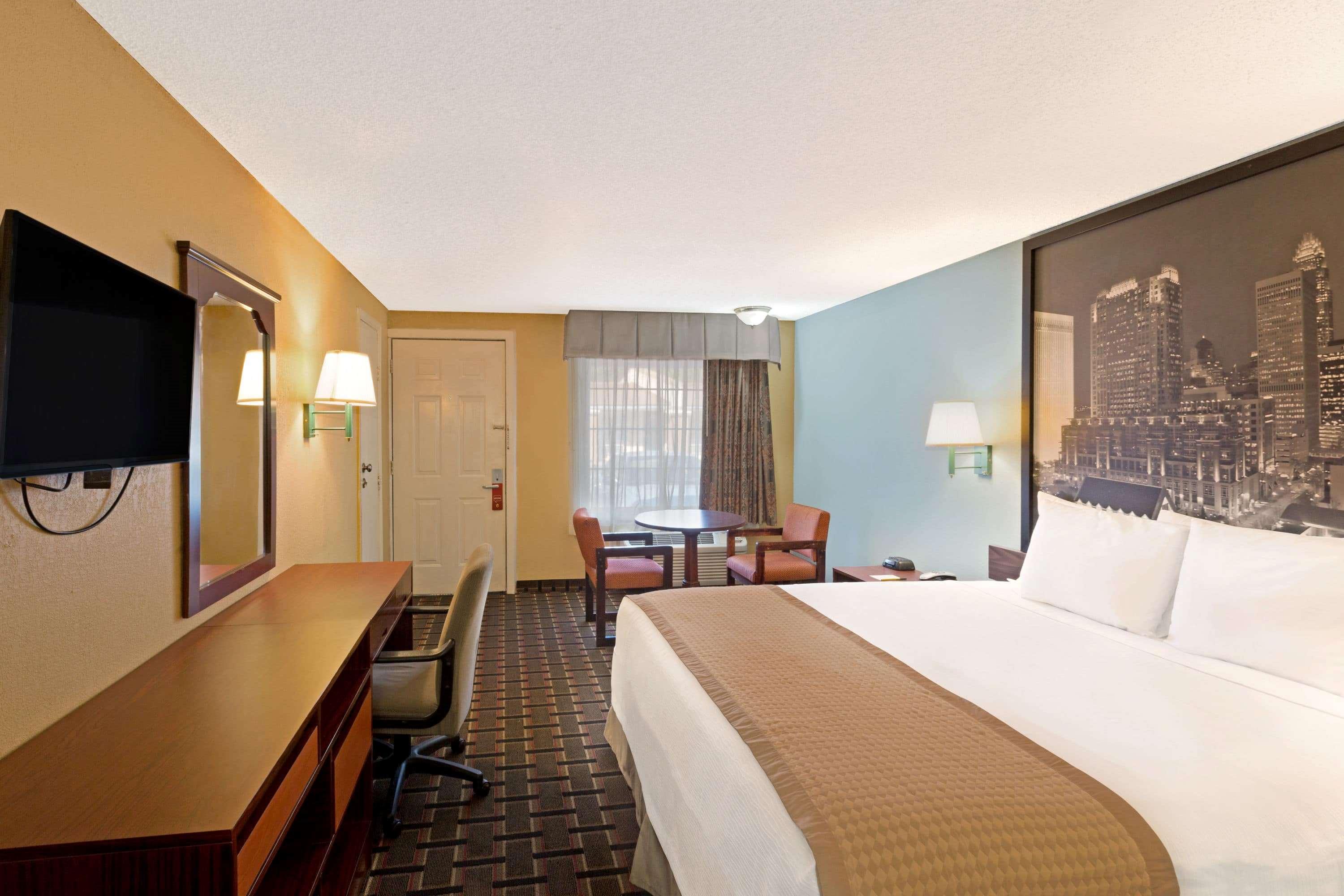 ROOM, KING BED, SMOKING