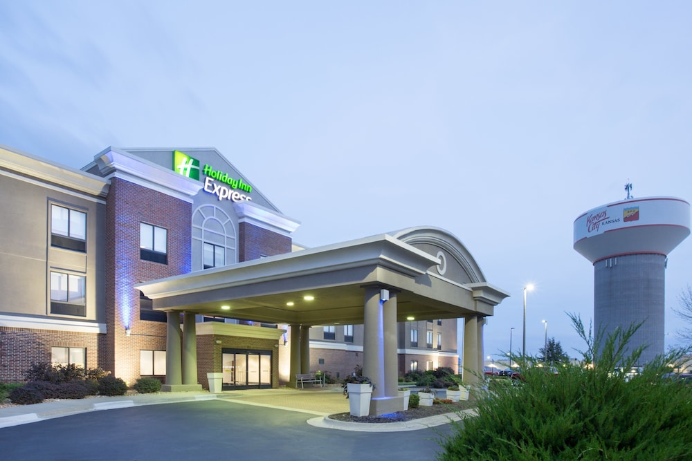 Holiday Inn Express Kansas City - At The Legends 3/60