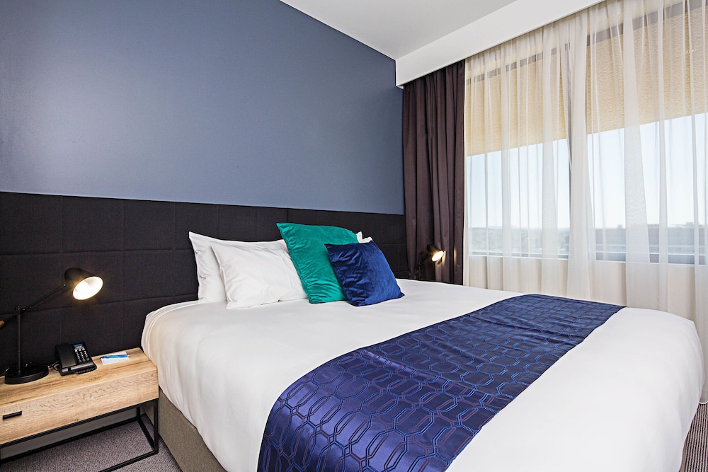 Mantra MacArthur Hotel 23/75