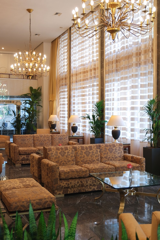 Ilisia Hotel 12/68