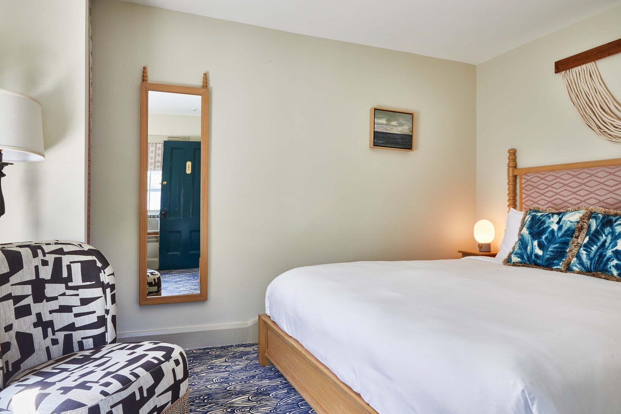 Connecting House, Petite, King Bed, Shared Bathroom، The Roberts Collection 2/5