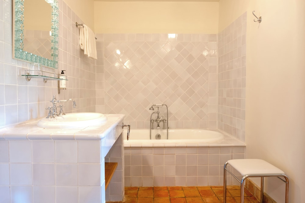 Hotel The Originals Auberge Ostape 49/50