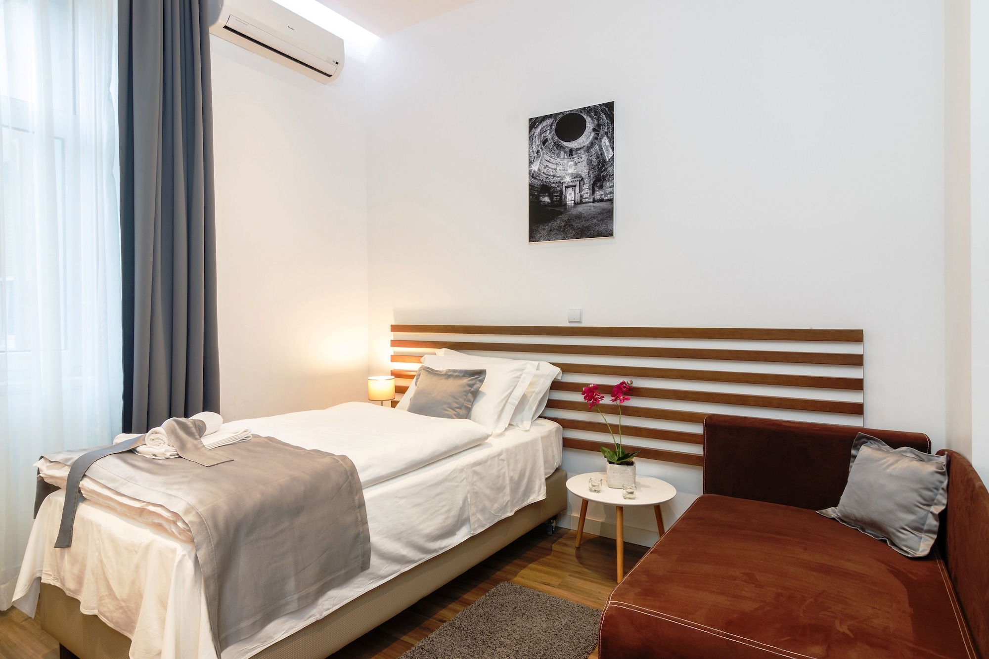 City, Single, Single Bed