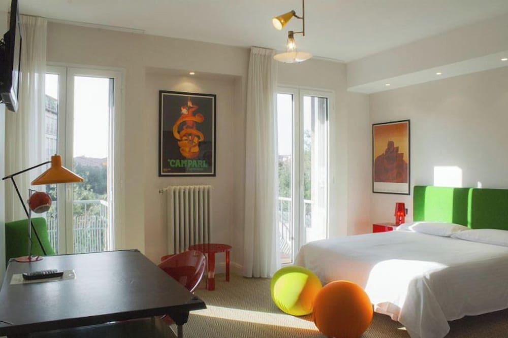 SUPERIOR, SINGLE, DOUBLE BED