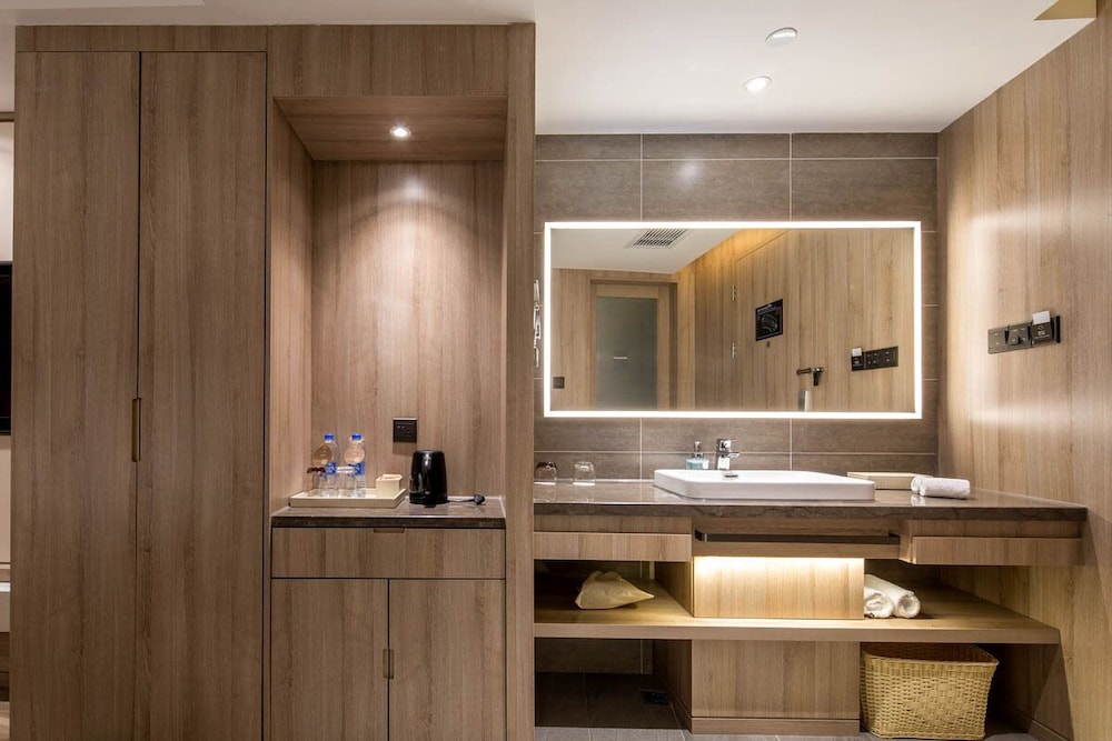 Atour Hotel Ningbo Tianyi Square 30/30