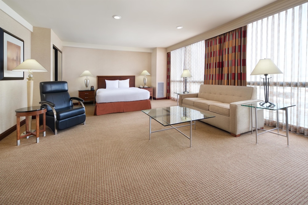 Hilton Chicago OHare Airport 54/82