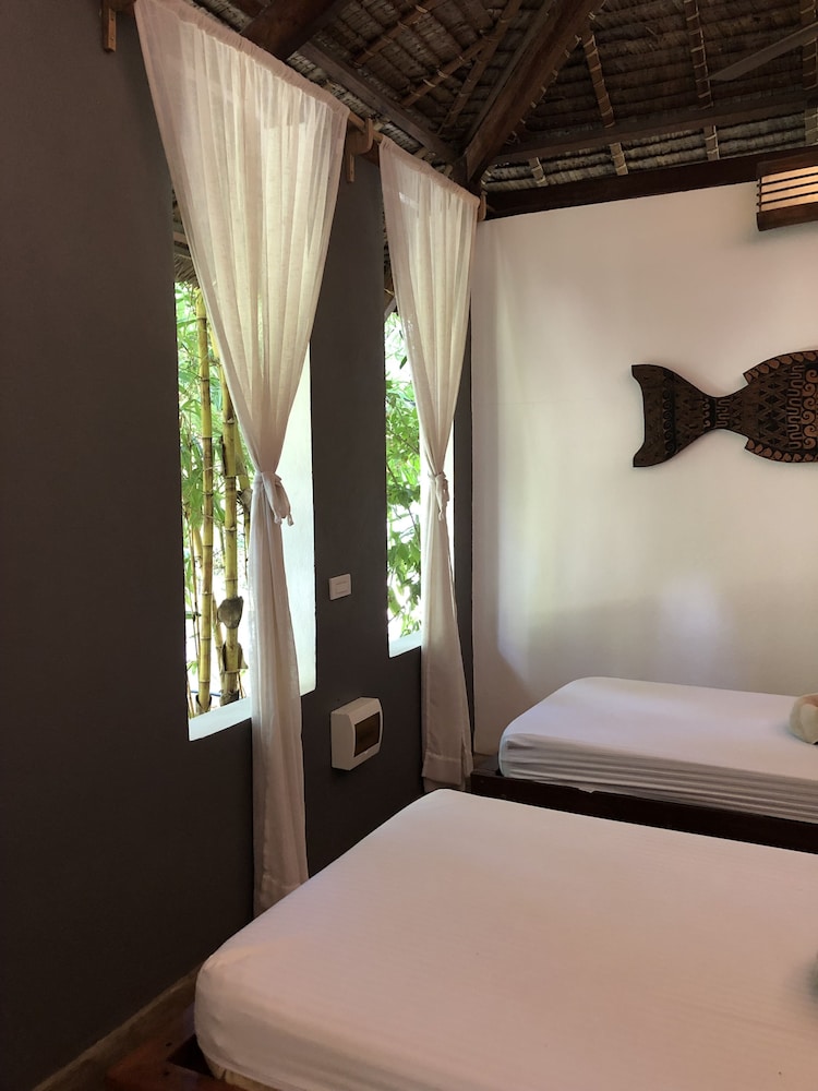 El Nido Mahogany Beach 26/70
